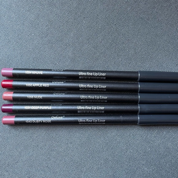 Ultra Fine Lip Liner - Picture 1 of 2